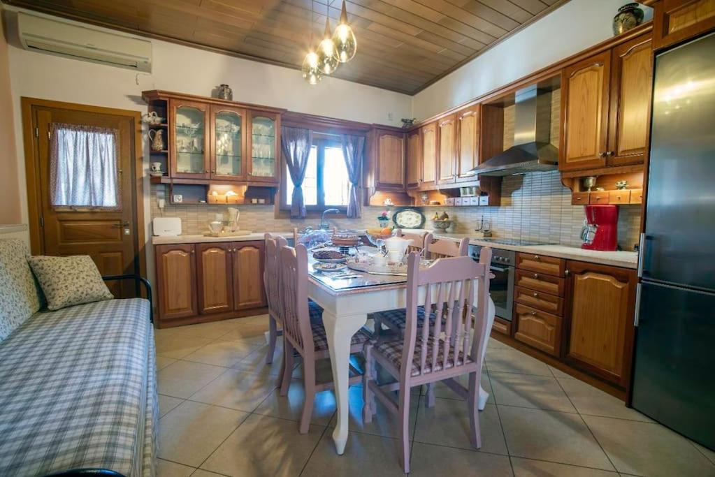 Ellie'S Vintage House Apartment Galaxidi Bagian luar foto